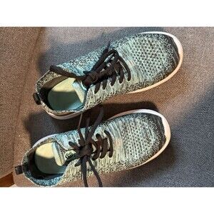 Champion Speedknit Mesh Lightweight Tennis Shoes teal black and white size 7